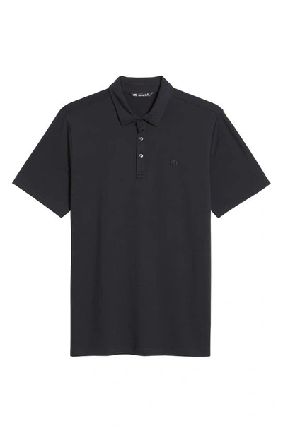 Travismathew The Heater Solid Short Sleeve Performance Polo In Black