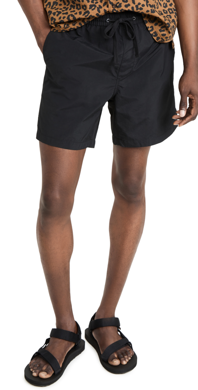 Shop Madewell Recycled Everywear Shorts In Almost Black