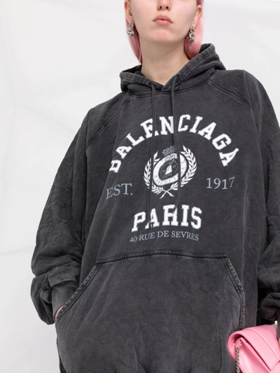 Shop Balenciaga Logo-print Oversized Hoodie In Schwarz