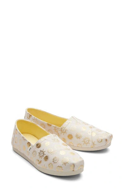 Toms Women's Alpargata Cloudbound Recycled Slip-on Flats Women's Shoes In  Natural Foil Sunny Days Print | ModeSens