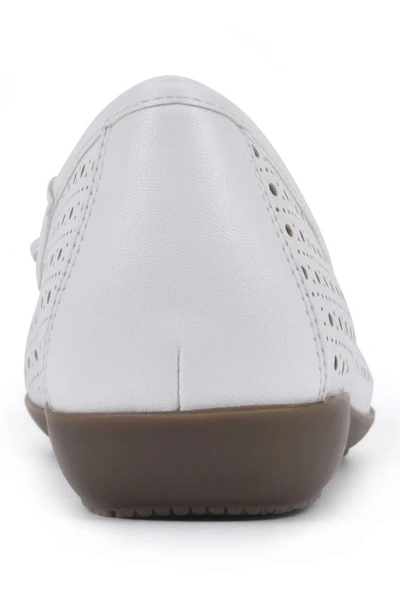 Cliffs By White Mountain C31479w Womens Bow Manmade Flat Shoes In White/burnished/smooth