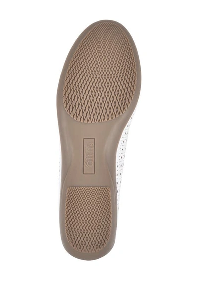 Cliffs By White Mountain C31479w Womens Bow Manmade Flat Shoes In White/burnished/smooth
