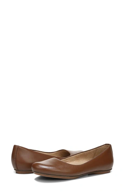 Shop Naturalizer True Colors Maxwell Flat In Brazil Nut Leather