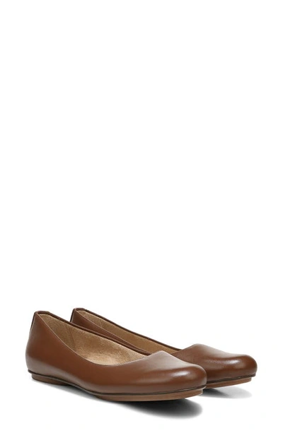 Shop Naturalizer True Colors Maxwell Flat In Brazil Nut Leather