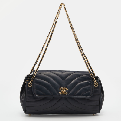 Pre-owned Chanel Black Scallop Quilted Leather Vintage Shoulder Bag