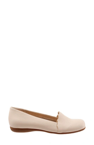 Trotters Sage Flat In Bone
