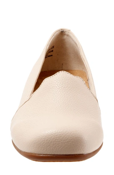 Trotters Sage Flat In Bone