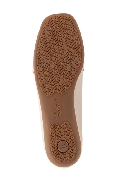 Trotters Sage Flat In Bone