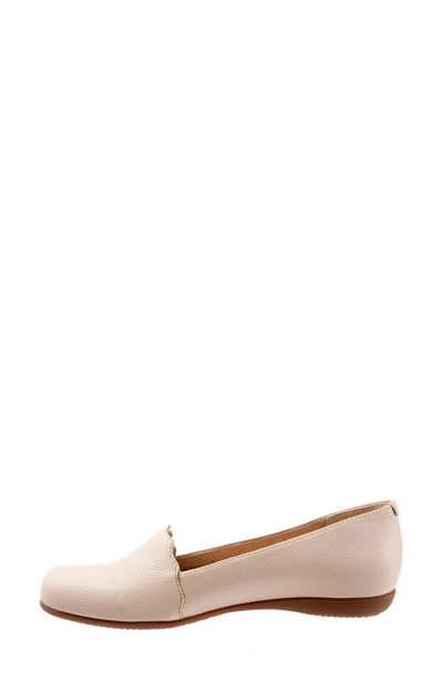 Trotters Sage Flat In Bone