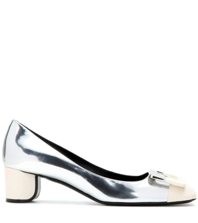 Shop Roger Vivier Décolleté U Cut Metallic Leather Pumps