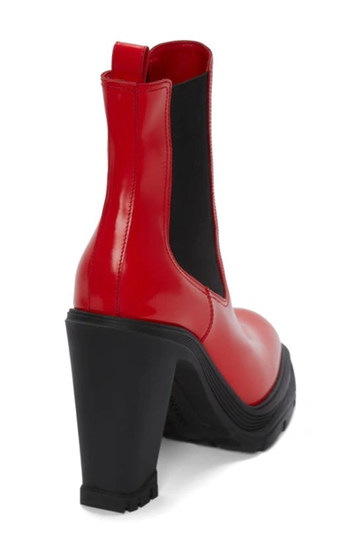 Alexander Mcqueen Tread Heeled Chelsea Boots In Poppy Red/ Black