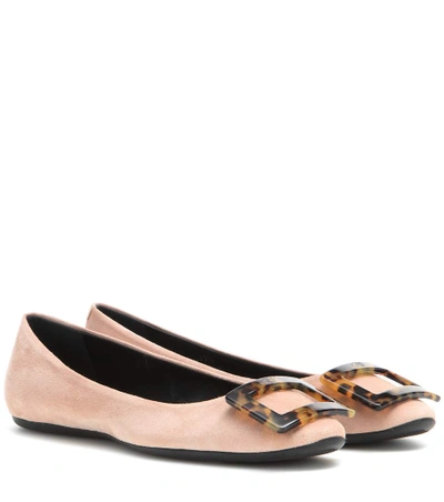 Shop Roger Vivier Gommette Suede Ballerinas In Rosa Cipria