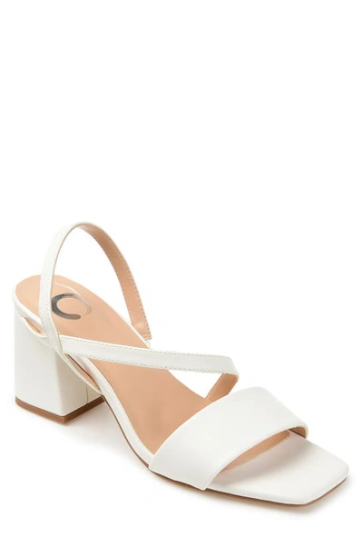 Shop Journee Collection Lirryc Pump In White