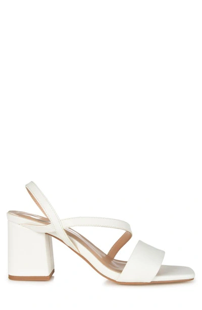 Shop Journee Collection Lirryc Pump In White