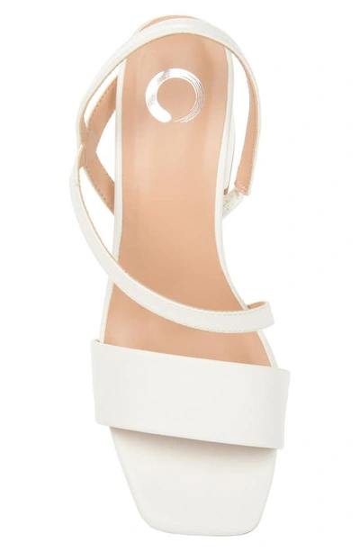 Shop Journee Collection Lirryc Pump In White