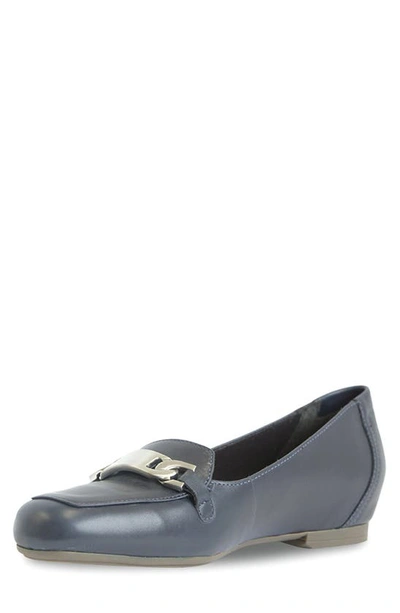 Munro Blair Bit Loafer In Navy Leather