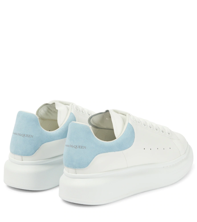 Alexander Mcqueen Larry Leather Sneakers In White/powd