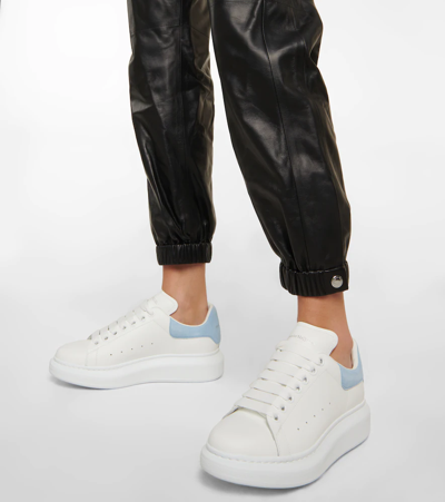 Alexander Mcqueen Larry Leather Sneakers In White/powd