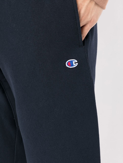 Champion Logo Patch Shorts In Blau
