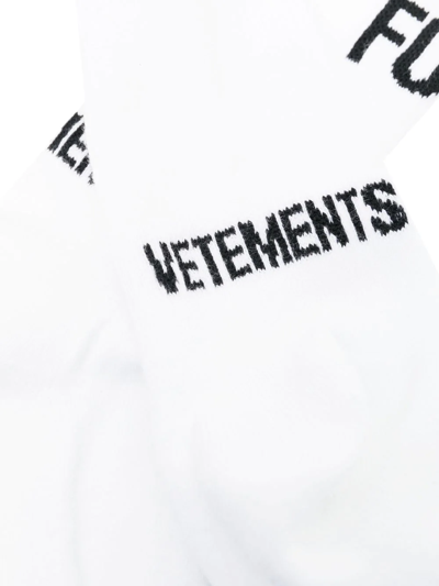 Shop Vetements Intarsia-knit Slogan Socks In 白色