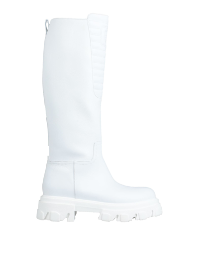 Shop Chiara Ferragni Woman Boot White Size 8 Calfskin