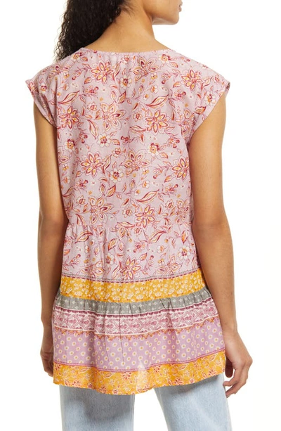 Beachlunchlounge Jessa Border Print Cotton Top In Dusty Lilies