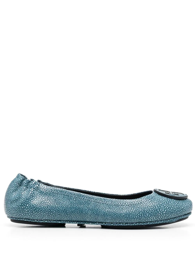 Shop Tory Burch Pebbled Logo-plaque Ballerina Flats In Blue