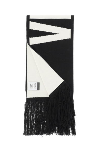 Shop Vetements Double Logo Scarf In Black,white