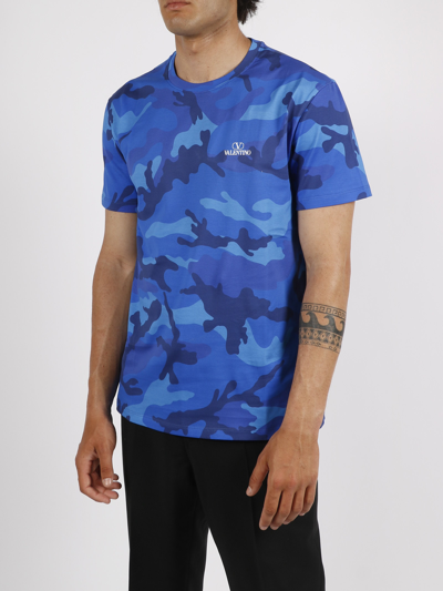 Shop Valentino Camouflage T-shirt In Blue