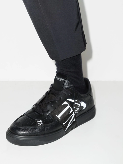 Shop Valentino Vl7n Low-top Leather Sneakers In Black