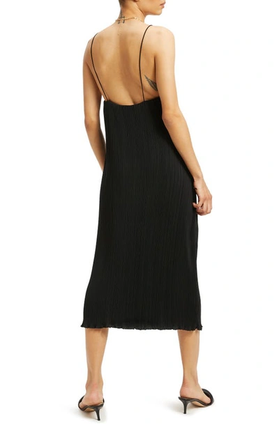 Shop Good American Plissé Midi Dress In Black001