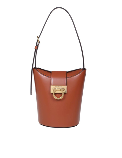 Shop Ferragamo Salvatore  Trifolio Small Shoulder Bag In Brown
