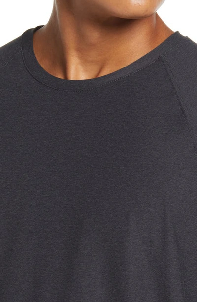 Rhone Reign Athletic Short Sleeve T-shirt In Black Heather