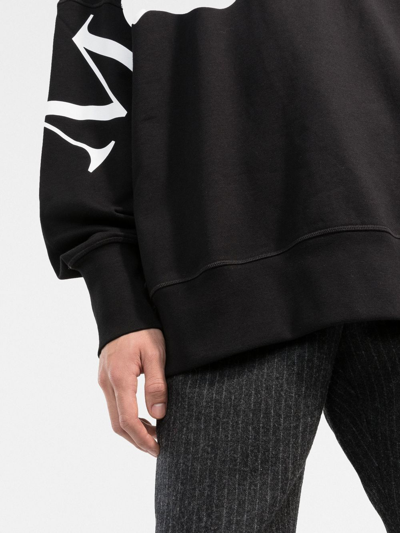 Shop Alexander Mcqueen Logo-print Loose-fit Sweatshirt In Schwarz