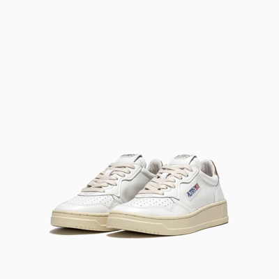 Shop Autry Medalist Low Sneakers Aulw Ll06 In Wht/gold