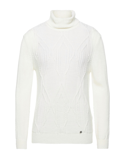 Havana & Co. Turtlenecks In White