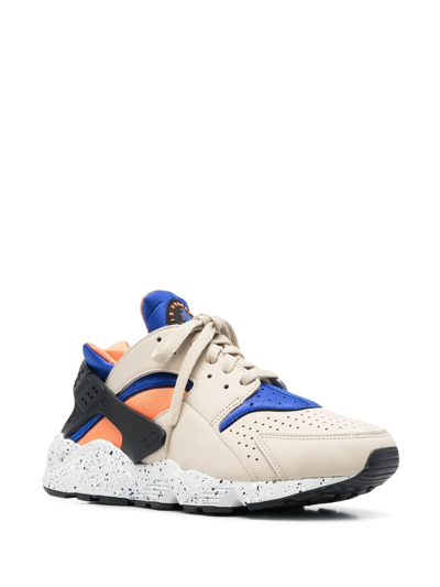 Shop Nike Huarache Lo-top Sneakers In Neutrals