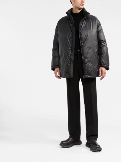 Valentino Reversible Rockstud Puffer Jacket In Schwarz