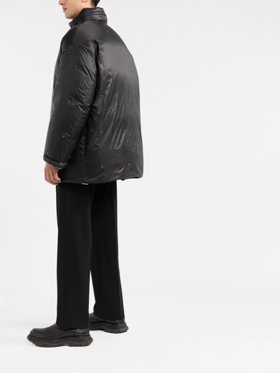 Valentino Reversible Rockstud Puffer Jacket In Schwarz