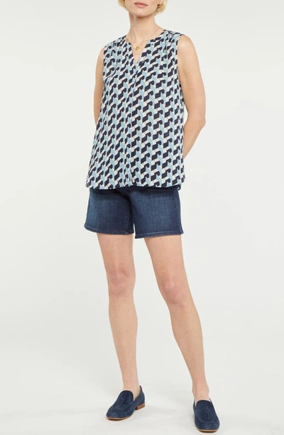 Shop Nydj Print Pleat Back Sleeveless Split Neck Blouse In Chino Geo