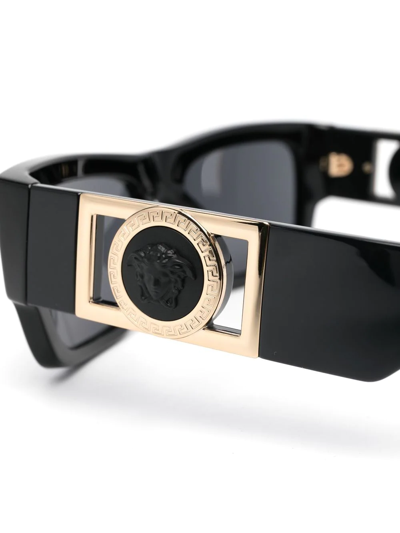 Versace Square-frame Sunglasses In Schwarz