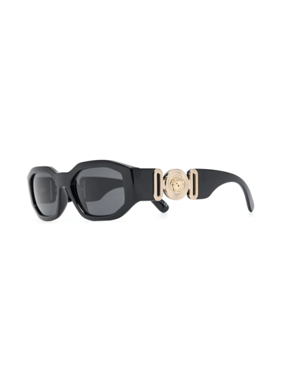 Shop Versace Medusa Biggie Oval-frame Sunglasses In Schwarz