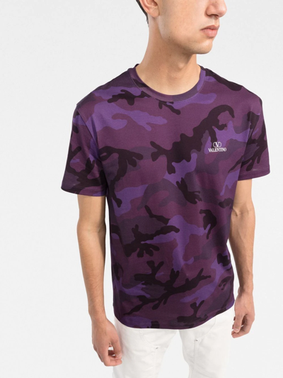 Shop Valentino Camouflage-print Cotton T-shirt In Violett