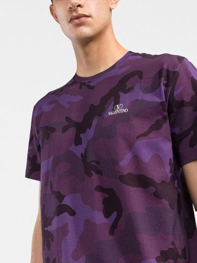 Shop Valentino Camouflage-print Cotton T-shirt In Violett