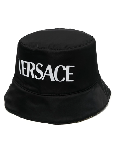 Shop Versace Baroque Print Reversible Bucket Hat In Schwarz