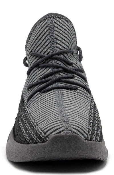 Akademiks Fit Jogger Sneaker In Grey