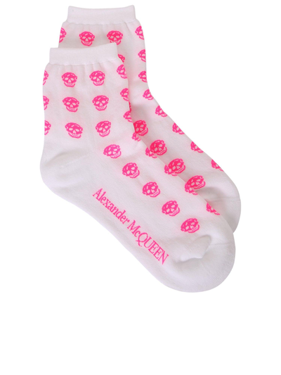 Shop Alexander Mcqueen Allover Skull Intarsia-knit Ankle Socks In Bianco
