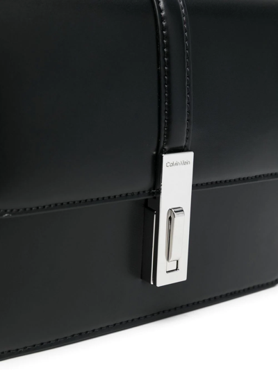 Shop Calvin Klein Contrast-stitch Shoulder Bag In Schwarz