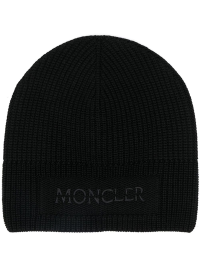 Shop Moncler Embroidered-logo Knitted Beanie In Schwarz