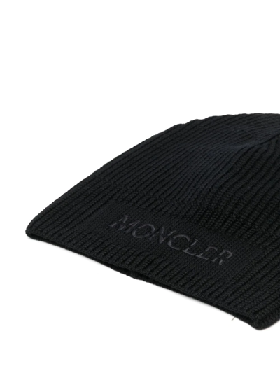 Shop Moncler Embroidered-logo Knitted Beanie In Schwarz